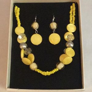 🌹NWT Classic “ Mixit “  Brand New Necklace & Pierced Earring Set🌹Must Have 🌹